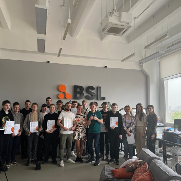Наши резиденты проходят стажировку в ИТ-компании BSL - КИБЕРшкола программирования для детей, компьютерные курсы для школьников, начинающих и подростков - KIBERone г. Санкт-Петербург